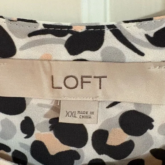 LOFT Women’s Plus White & Grey 3/4 Pleated Sleeve Dress with Keyhole Neckline - Picture 3 of 8